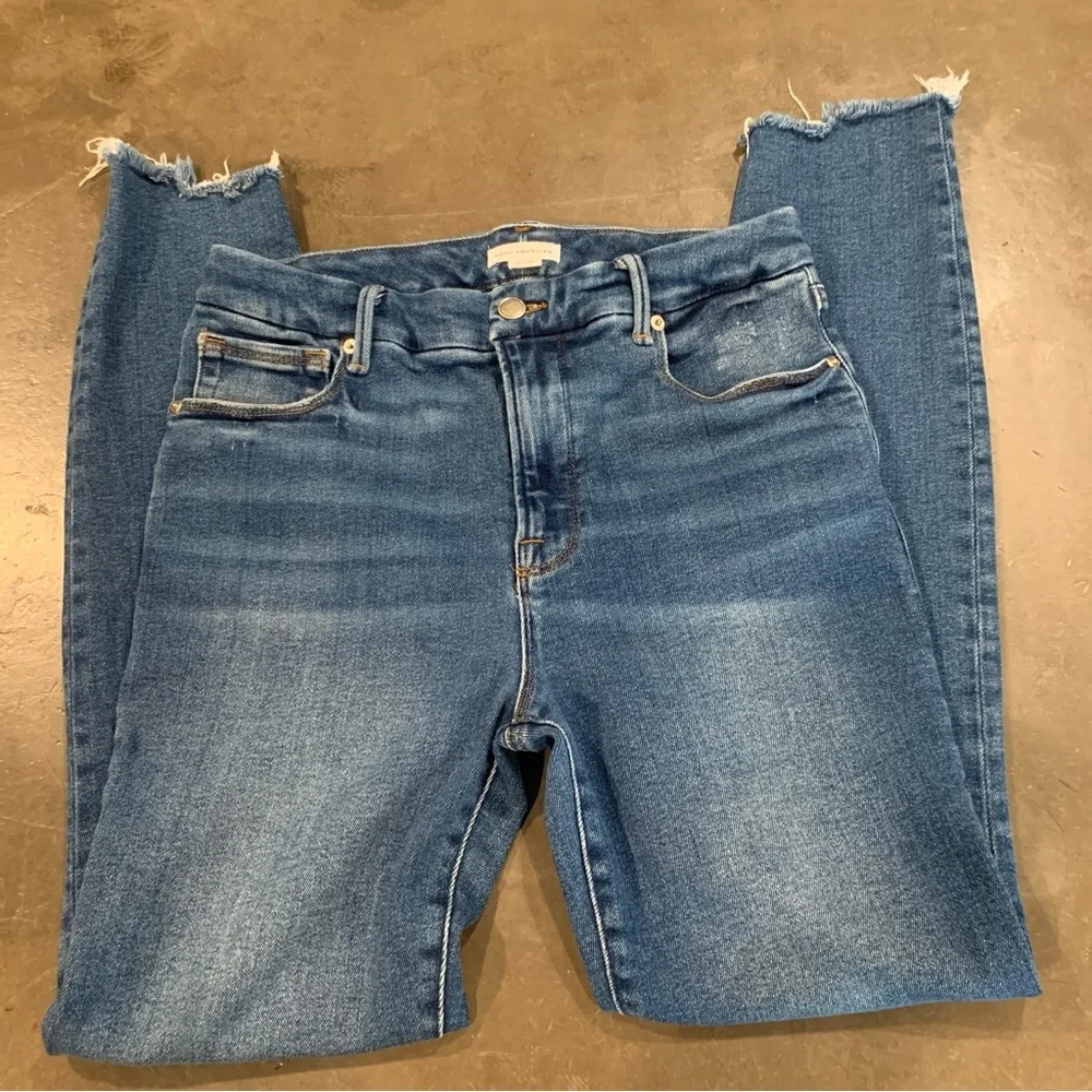 Good American Blue Ankle Cropped Jeans with Distressed Hem - Picture 1 of 13
